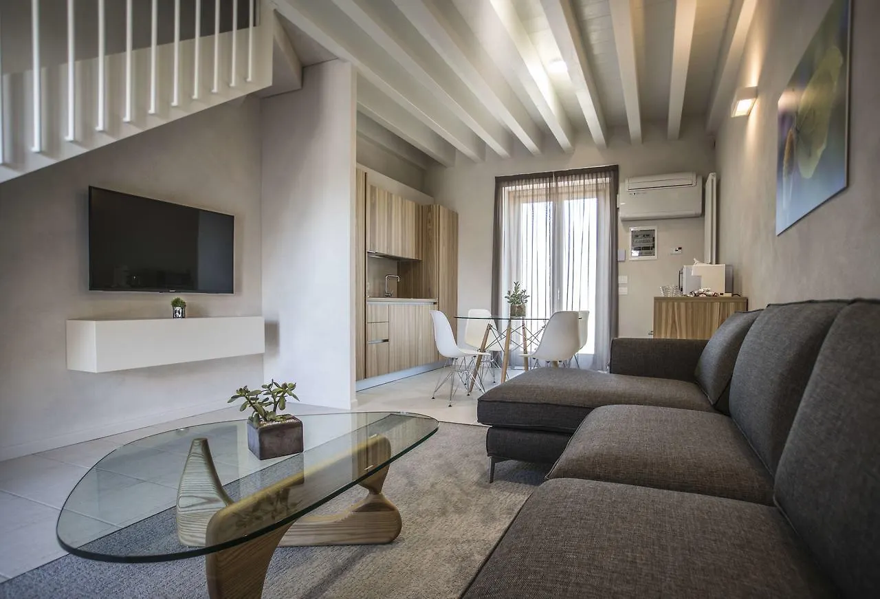 Relais Madergnago Gardapartments Desenzano del Garda Italië