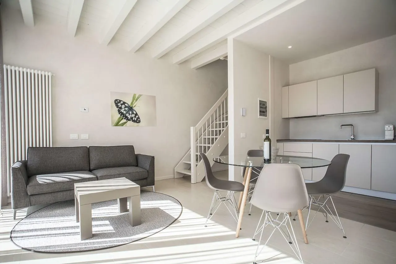 Relais Madergnago Gardapartments Desenzano del Garda 0*,