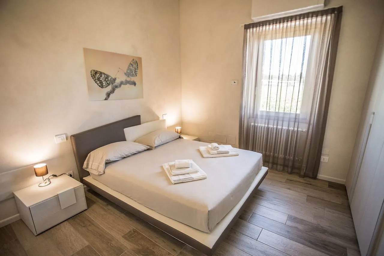 Relais Madergnago Gardapartments Desenzano del Garda 0*,  Italië