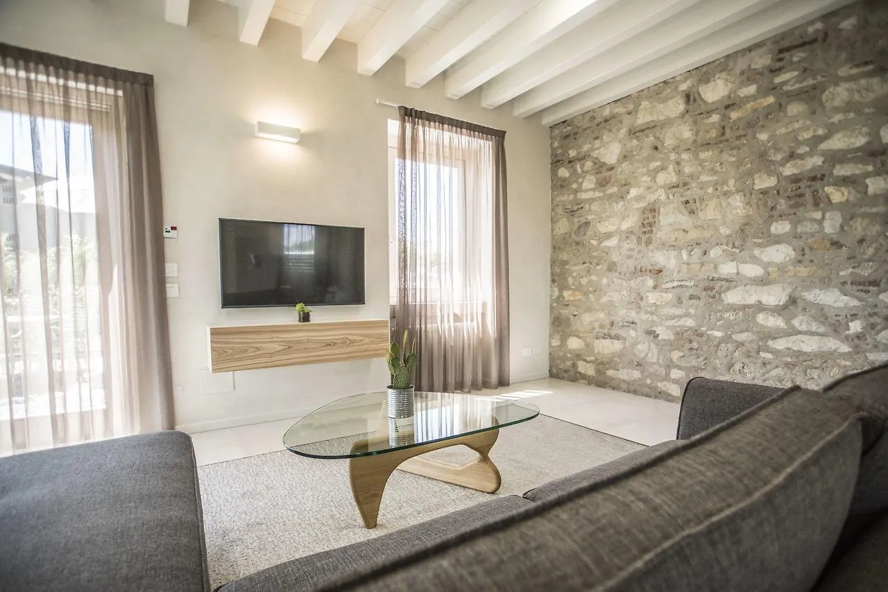 Relais Madergnago Gardapartments Desenzano del Garda 0*,  Italien