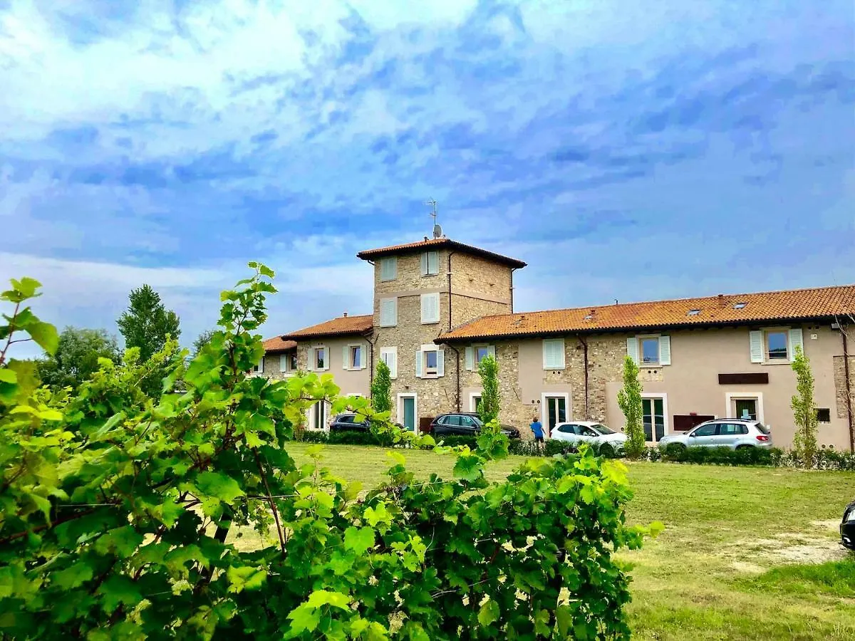 デセンツァーノ・デル・ガルダRelais Madergnagoアパートメント イタリア
